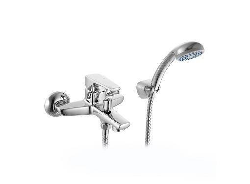 Изображение товара Смеситель для ванны MILARDO LABSB00M02 с фиксированным излив и душевым комплектом