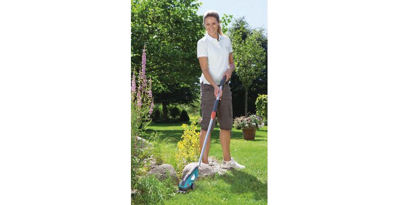 Аккумуляторные ножницы GARDENA ClassicCut + штанга 8890