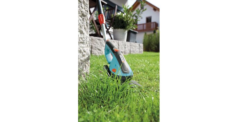 Аккумуляторные ножницы GARDENA ClassicCut + штанга 8890