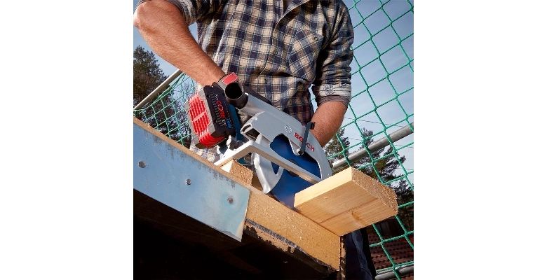 Пила циркулярная BOSCH GKS 18V-68 GC (06016B5100) без акк. и з.у